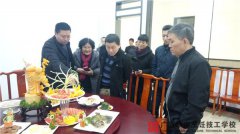 ���һ�ӭ����������쵼һ���˵���У�Ӳ졢