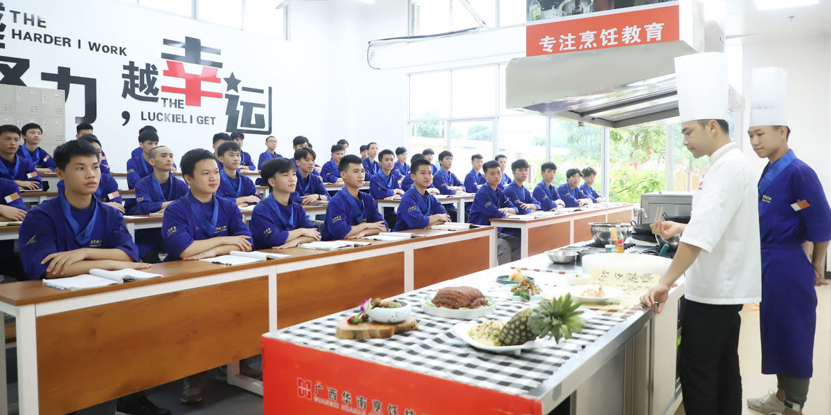 ������ʦ��ѵѧУ